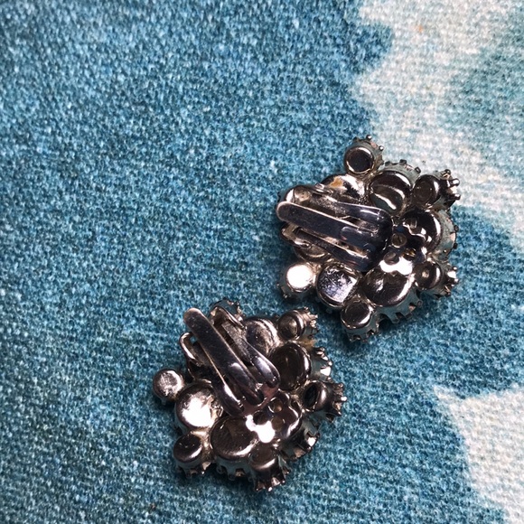 VINTAGE RHINESTONE CLIP EARRINGS - Picture 7 of 13